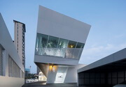 兰博基尼旗舰展示中心 - 现代建筑封面图